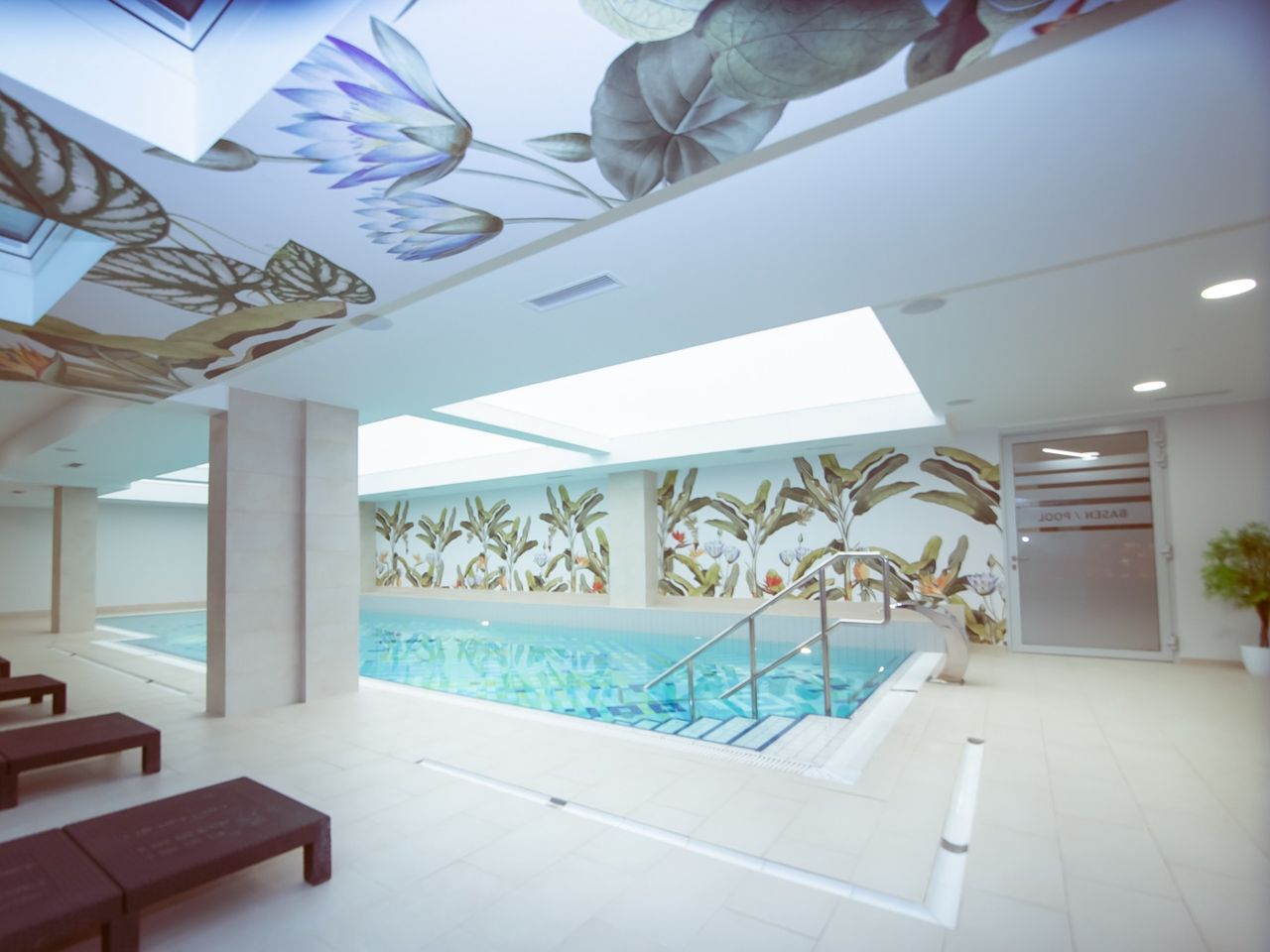 Der stilvolle Innenpool im Afrodyta Spa Hotel für Entspannung an Silvester