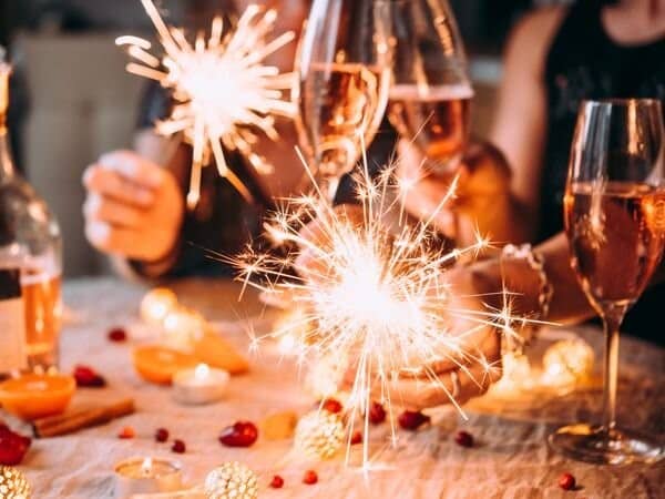 Feierliche Silvesterstimmung mit Sekt im Trans World Hotel Kranichhöhe