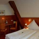 Doppelzimmer mit Holzbalken im Hotel Jägerhof zu Silvester