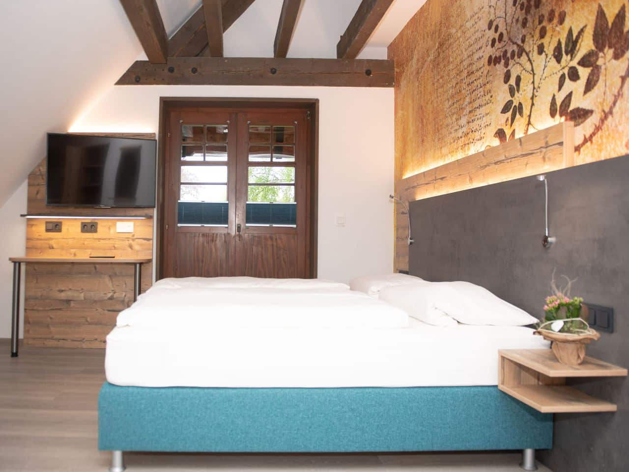 Doppelzimmer im Schwarzwaldhof Nicklas mit moderner Einrichtung und gemütlicher Atmosphäre für Silvester im Schwarzwald