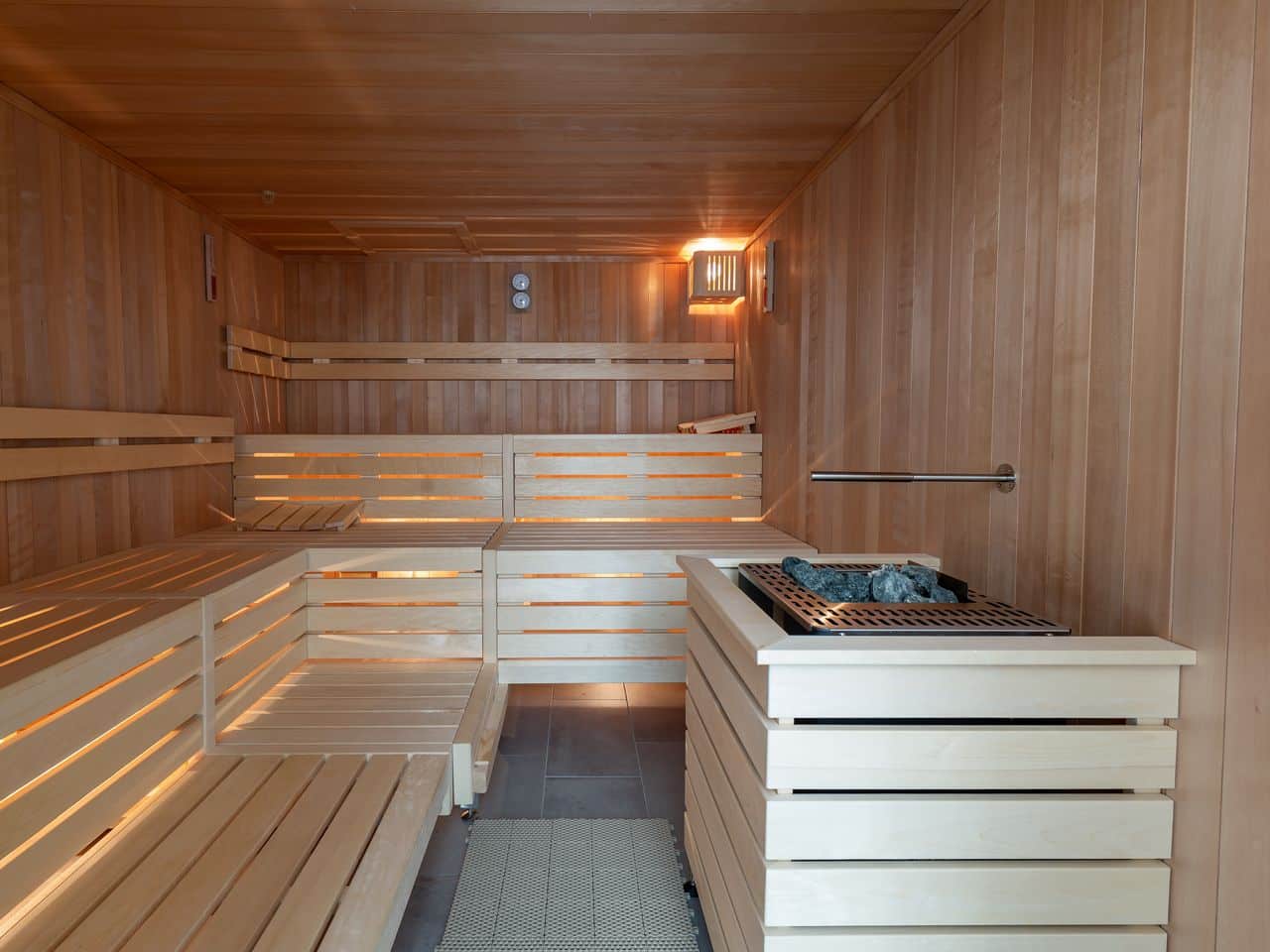 Sauna im Mythenresort Heimdall, ideal zum Entspannen vor der Silvesternacht