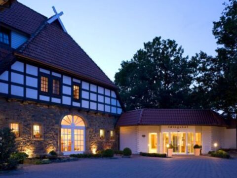 IDINGSHOF Hotel bei Nacht, festliche Atmosphäre für Silvester