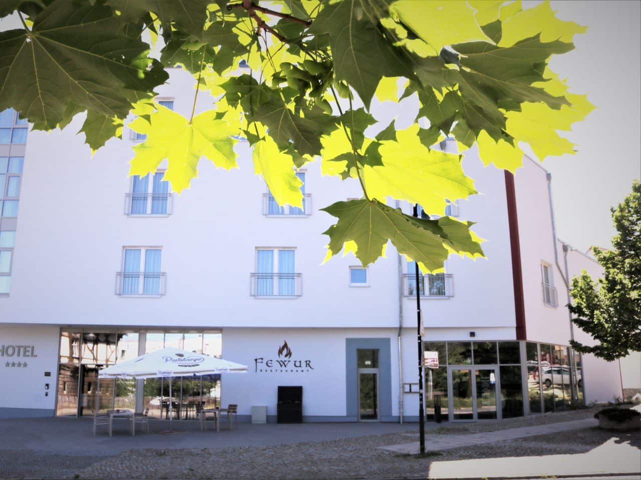 Eingangsbereich des Mythenresort Heimdall, geschmückt für Silvester