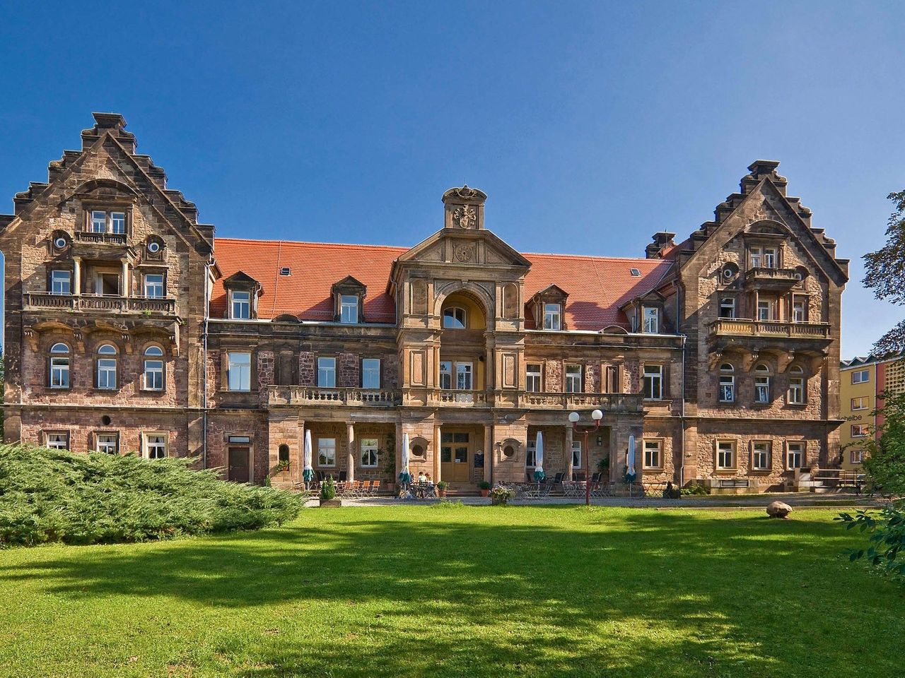 Außenansicht des historischen Hotel Schloss Nebra, ideal für Silvester