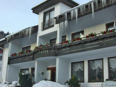 Höhenhotel Pfeifle im winterlichen Schwarzwald – Perfekte Unterkunft für Silvester