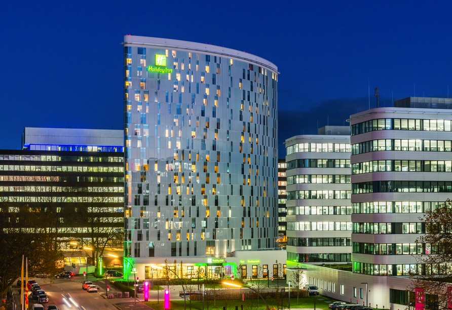 Außenansicht des Holiday Inn Hamburg – City Nord, perfekt für Silvester
