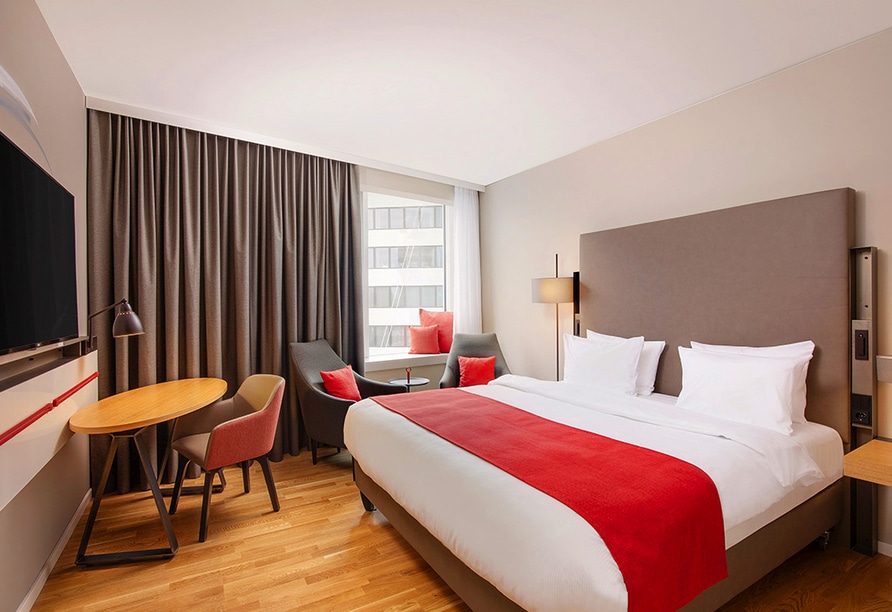 Modernes Doppelzimmer im Holiday Inn Hamburg – Komfort für Ihren Silvesteraufenthalt