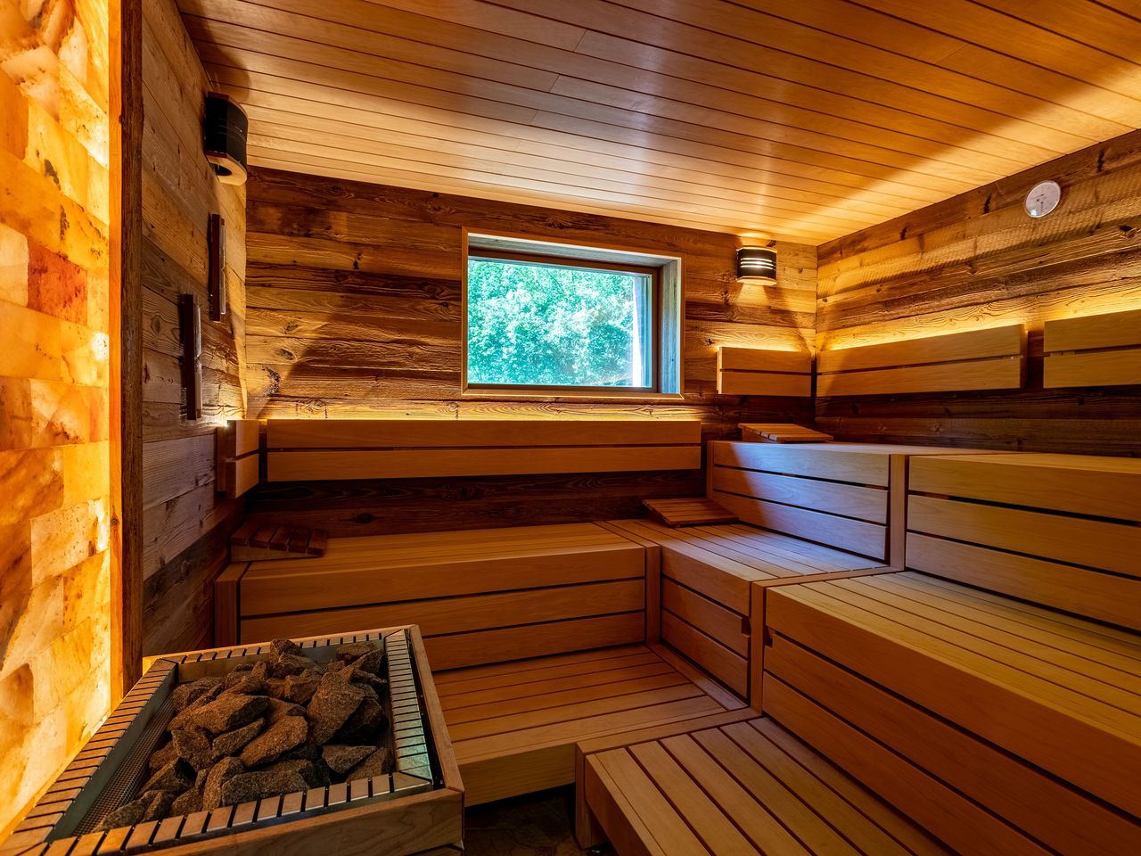 Moderne Holzsauna im Hotel Heide Kröpke für Silvester-Wellness