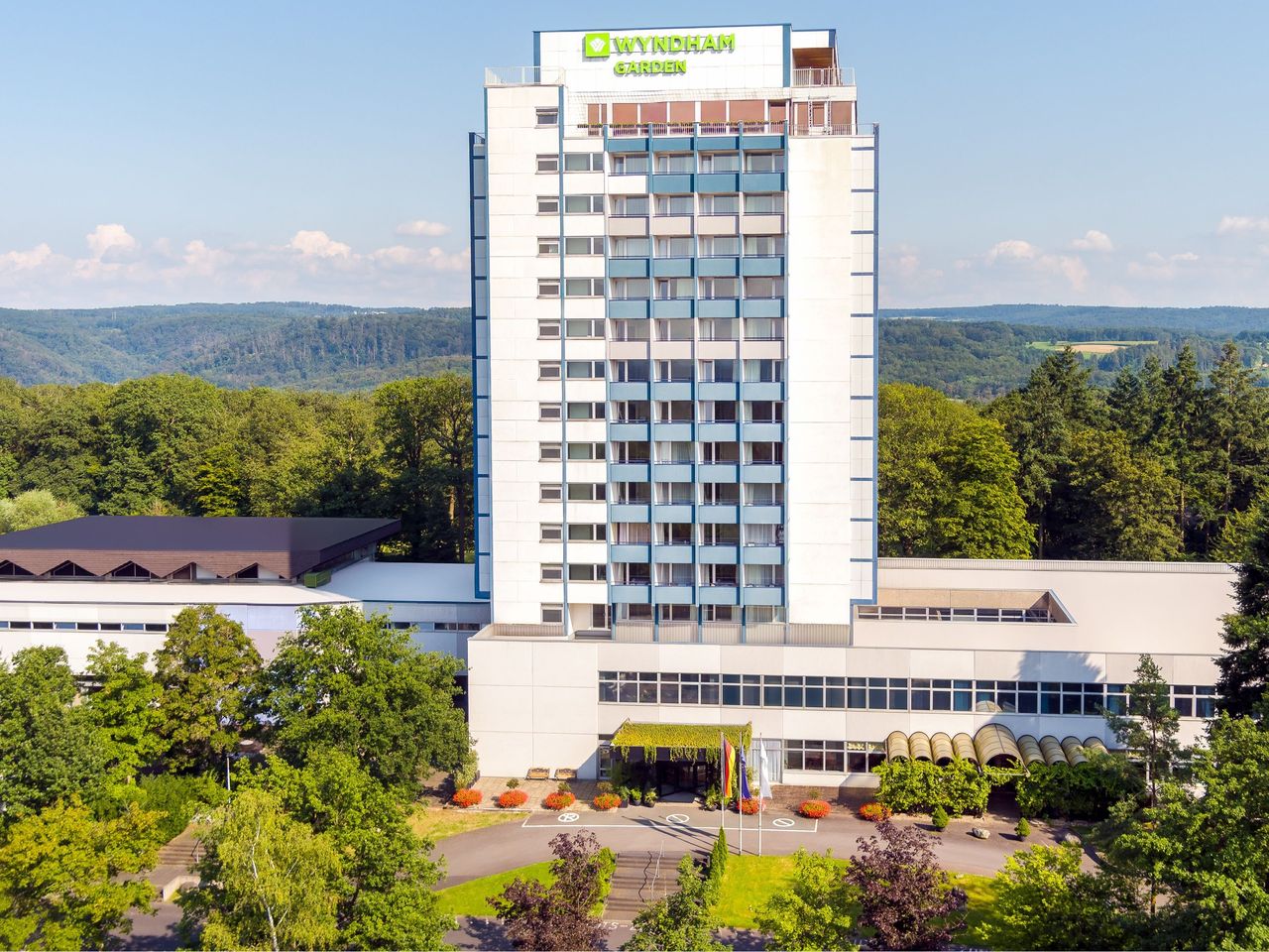 Außenansicht des Hotels Wyndham Garden Lahnstein Koblenz im Grünen