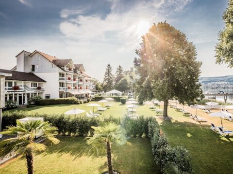 Gartenanlage des Hotel Hoeri mit direktem Zugang zum Bodensee, ideal für Silvesterfeiern.