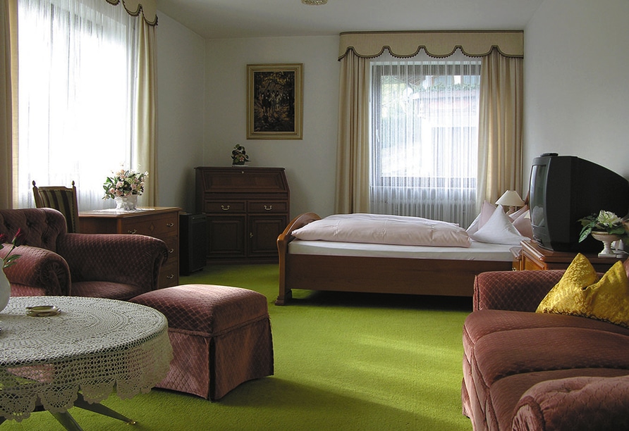 Stilvoll eingerichtetes Zimmer für einen erholsamen Silvesterurlaub im Höhenhotel Pfeifle