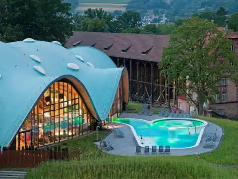 Außenansicht der Toskana Therme im Hotel an der Therme Bad Orb zu Silvester
