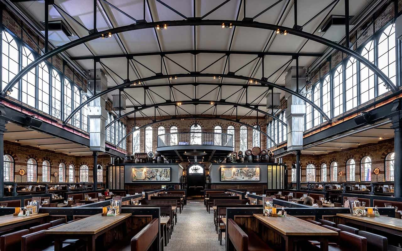 Innenansicht der Kälberhalle mit beeindruckender historischer Architektur