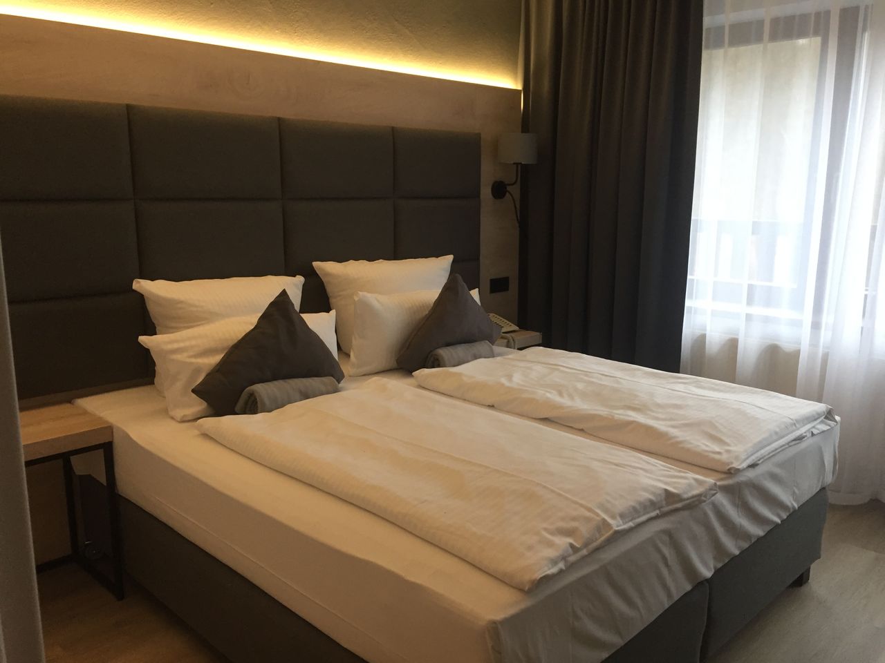 Modernes Zimmer im Waldhotel Wandlitz für Silvester mit stilvollem Interieur