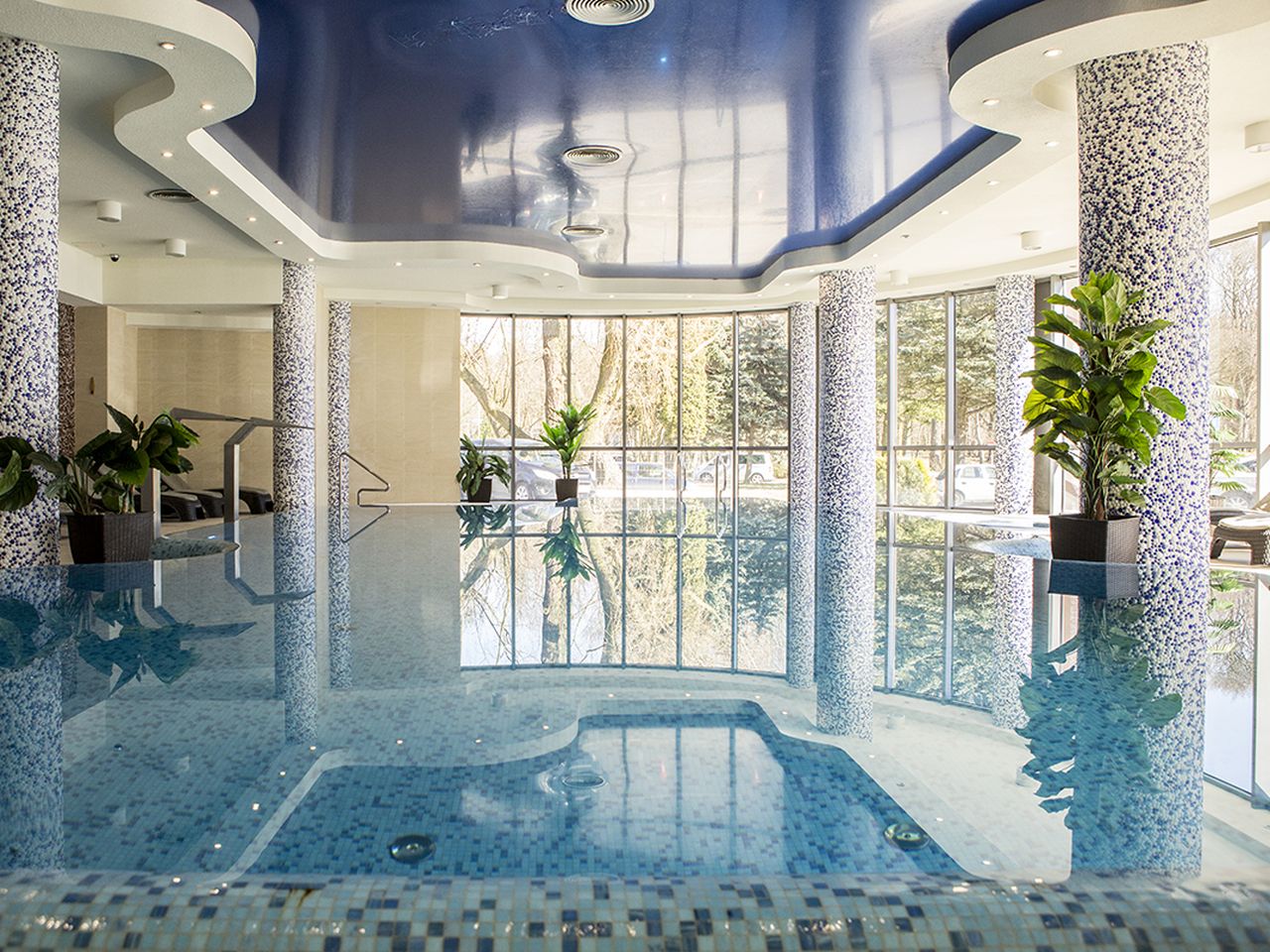 Innenpool des Leda Spa Hotels in Kolberg mit Tageslicht und Wellnessbereich zu Silvester