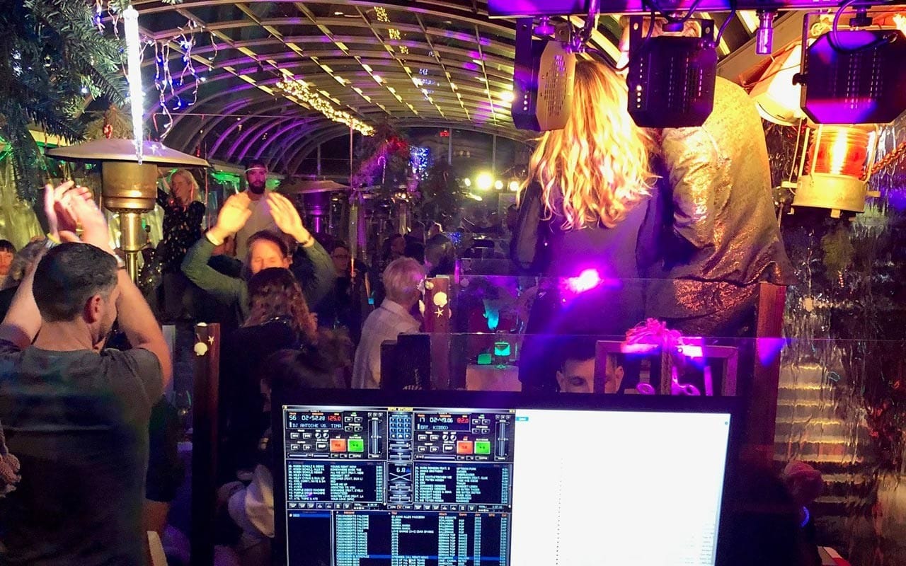 Silvesterparty auf der MS Allegra mit DJ und ausgelassener Stimmung