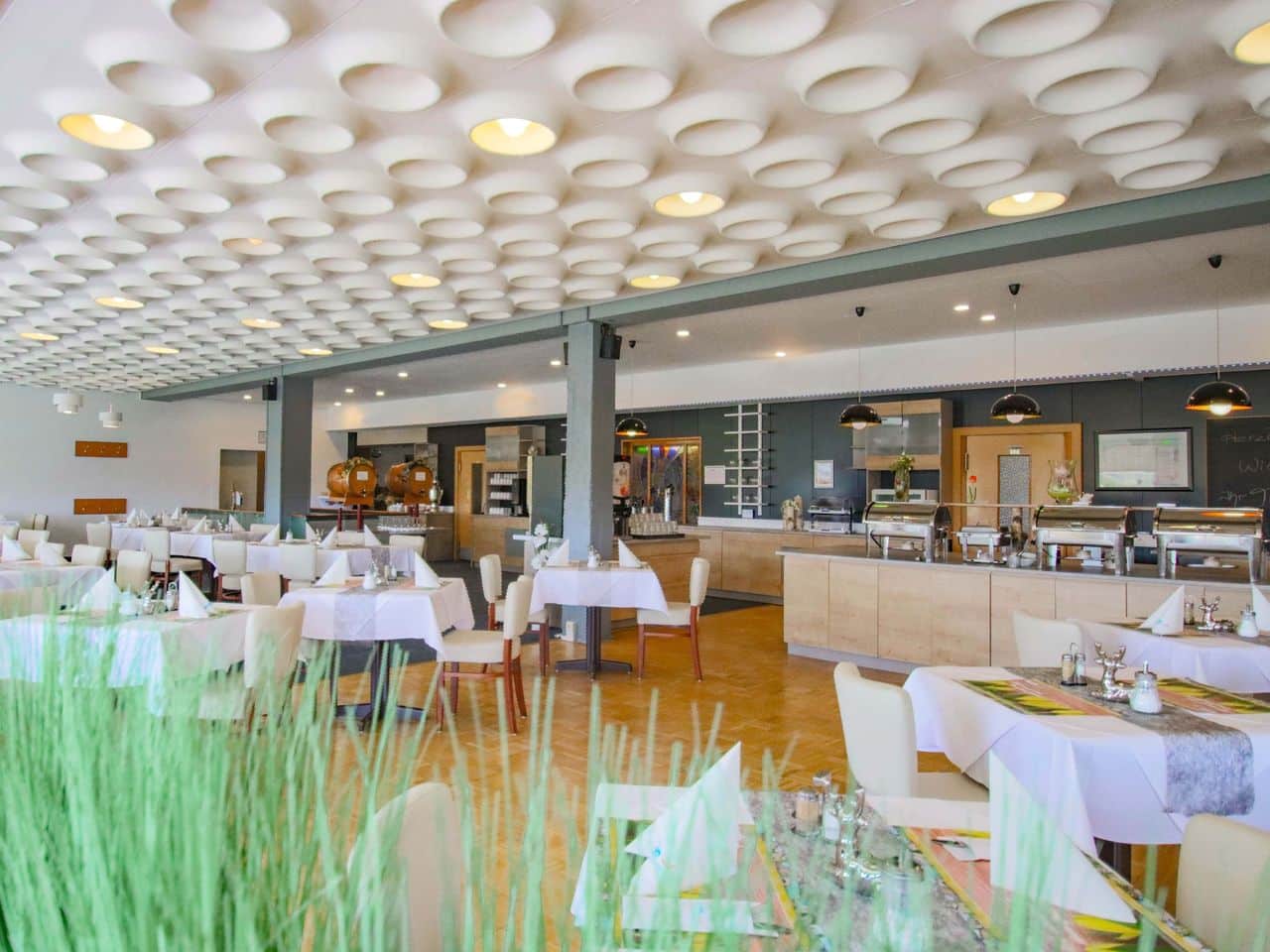 Silvesterfeier im Panorama Ferien Hotel Harz mit festlich gedecktem Restaurant und Buffet