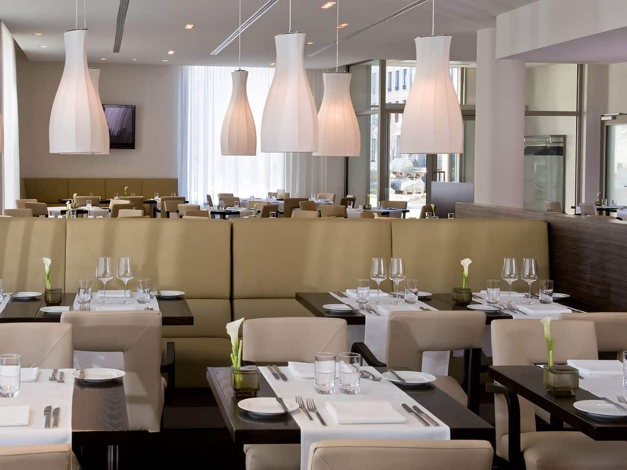 Elegantes Restaurant im ARCOTEL John F Berlin, perfekt für ein Silvesterdinner