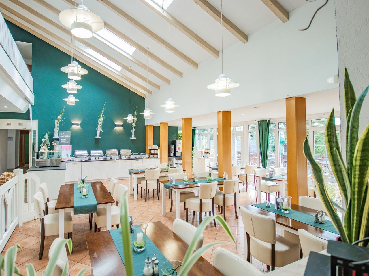 Blick in das einladende Restaurant des Ferien Hotel Spreewald für Silvester-Feierlichkeiten.