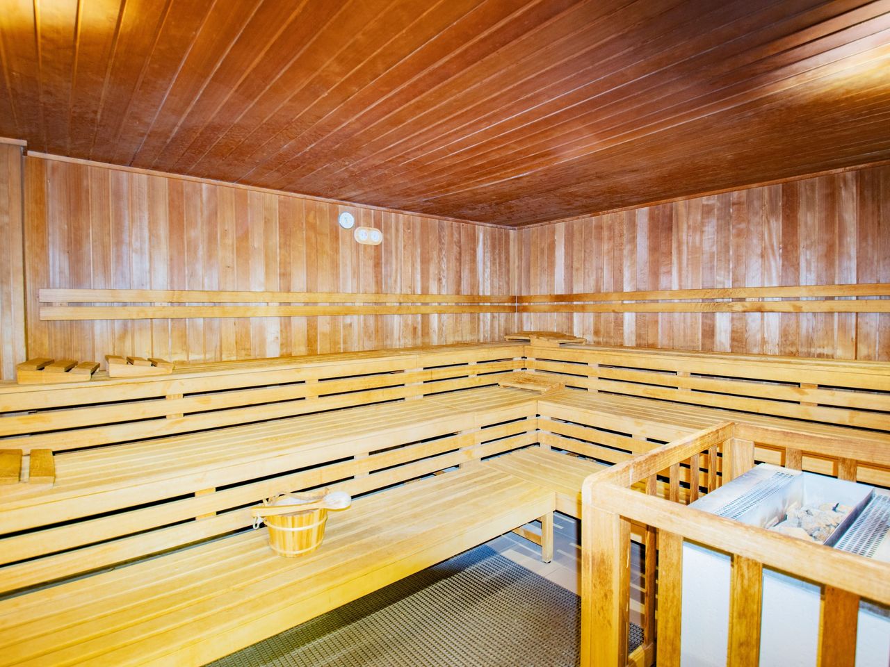 Entspannungsbereich mit Sauna im SEEHOTEL Brandenburg an der Havel, ideal nach der Silvesterfeier.