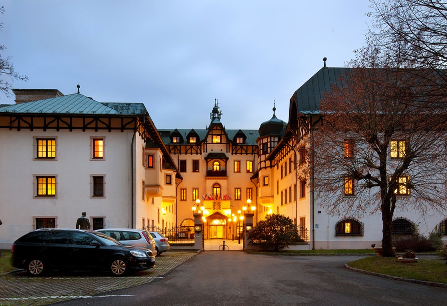 Außenansicht des Hotel Chateau Monty Spa Resort in Marienbad, ideal für eine luxuriöse Silvesterreise