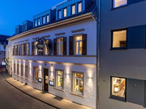 Außenansicht des stilvollen BC Hotel Bad Kreuznach – Ihre ideale Unterkunft für Silvester.