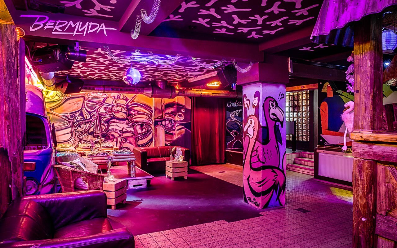Stylische Tanzfläche in der Bermuda Bar bereit für die Silvesterparty