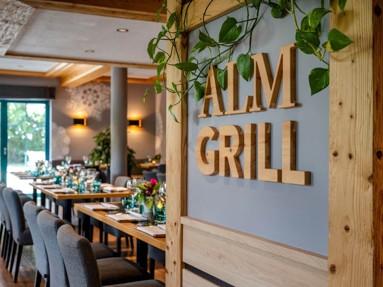 Restaurant ALMGRILL im BEST WESTERN PLUS Hotel Erb festlich gedeckt zu Silvester