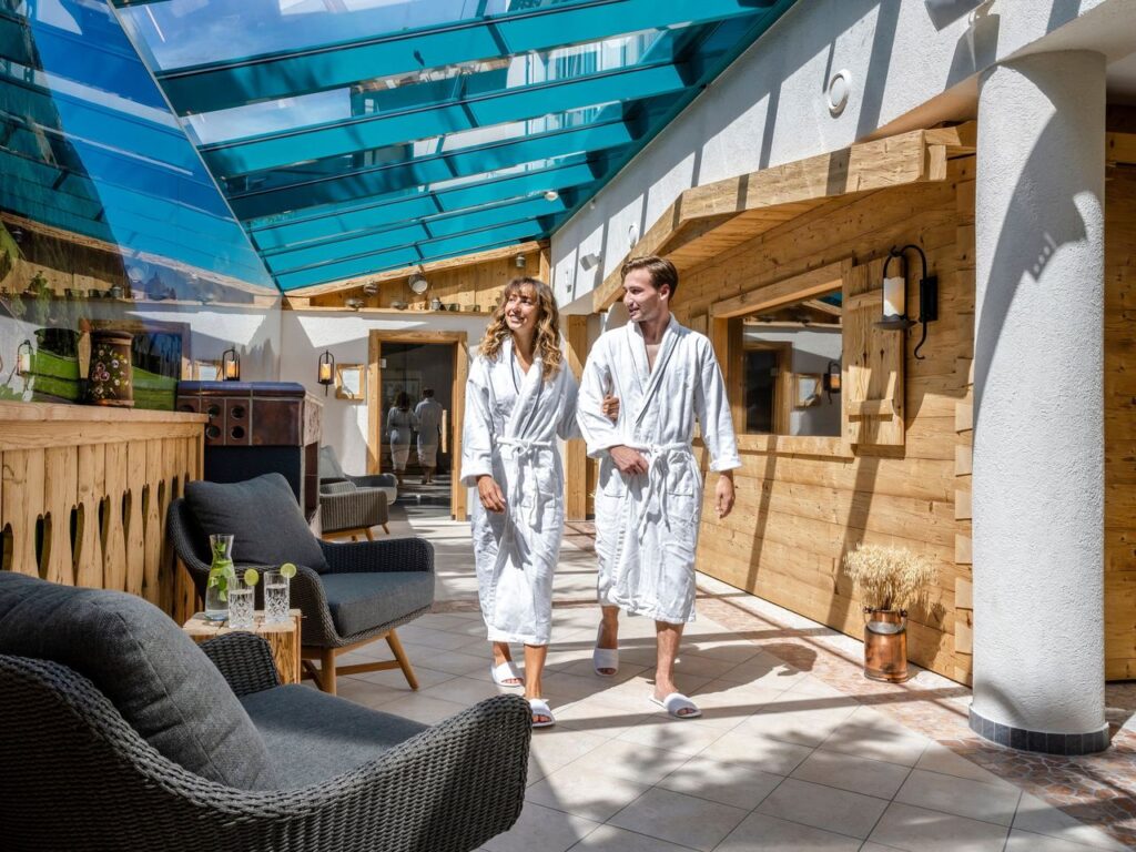 Paar im Wellnessbereich des BEST WESTERN PLUS Hotel Erb an Silvester