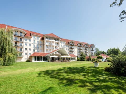 Außenansicht des Best Western Plus Parkhotel Maximilian, perfekt für Silvesterfeiern im Allgäu