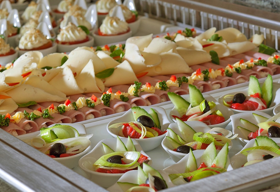 Leckeres Silvesterbuffet mit regionalen und internationalen Spezialitäten im Hotel Chateau Monty Spa Resort