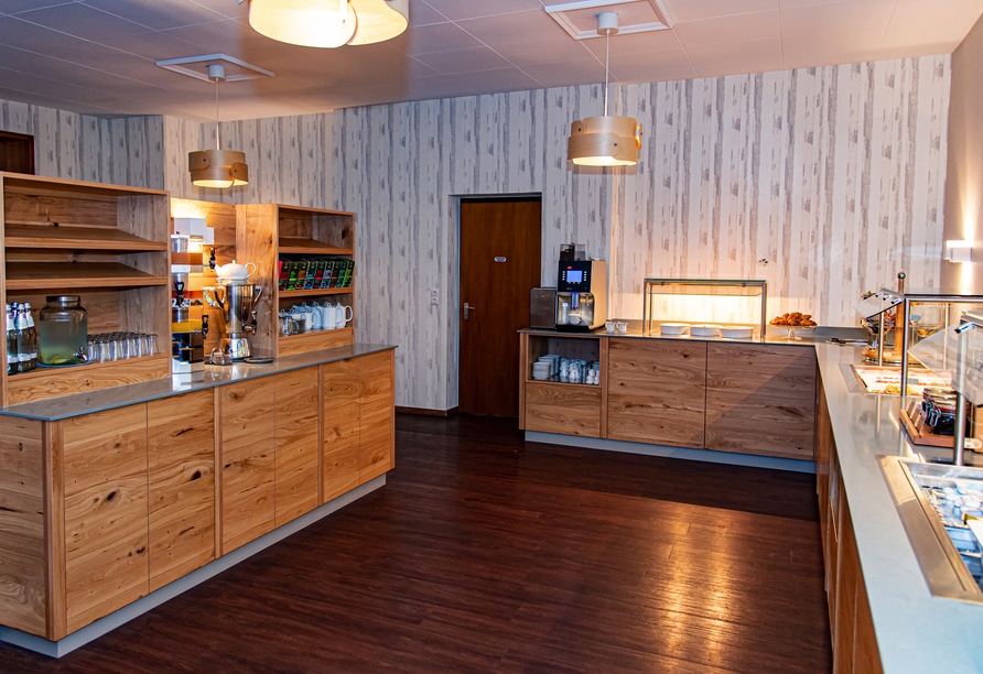 Großer Buffetraum mit Brot- und Brötchenauswahl im Hotel & Restaurant Bayerischer Hof an Silvester