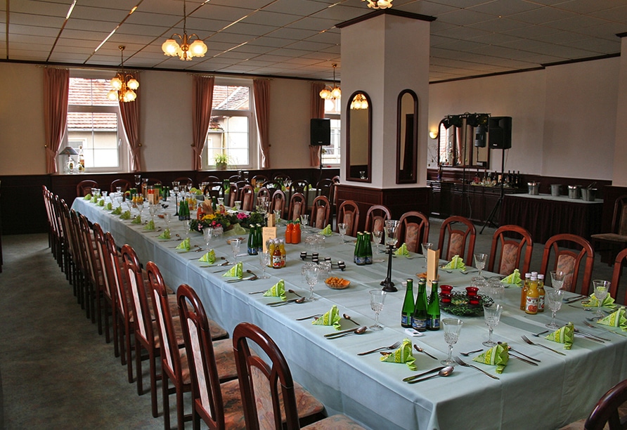 Feierlich gedeckter Tisch zur Silvesterfeier im City Hotel Welzow