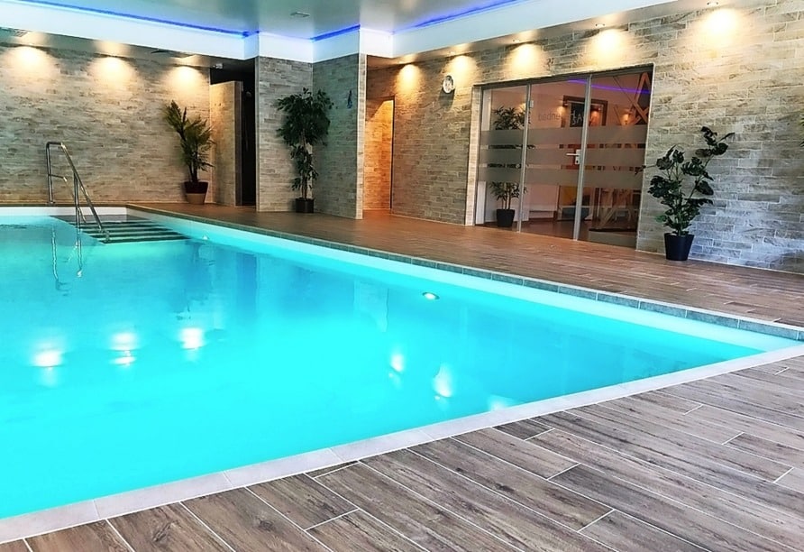 Innenpool im Das Waldkönig Ferienhotel für Silvesterurlaub