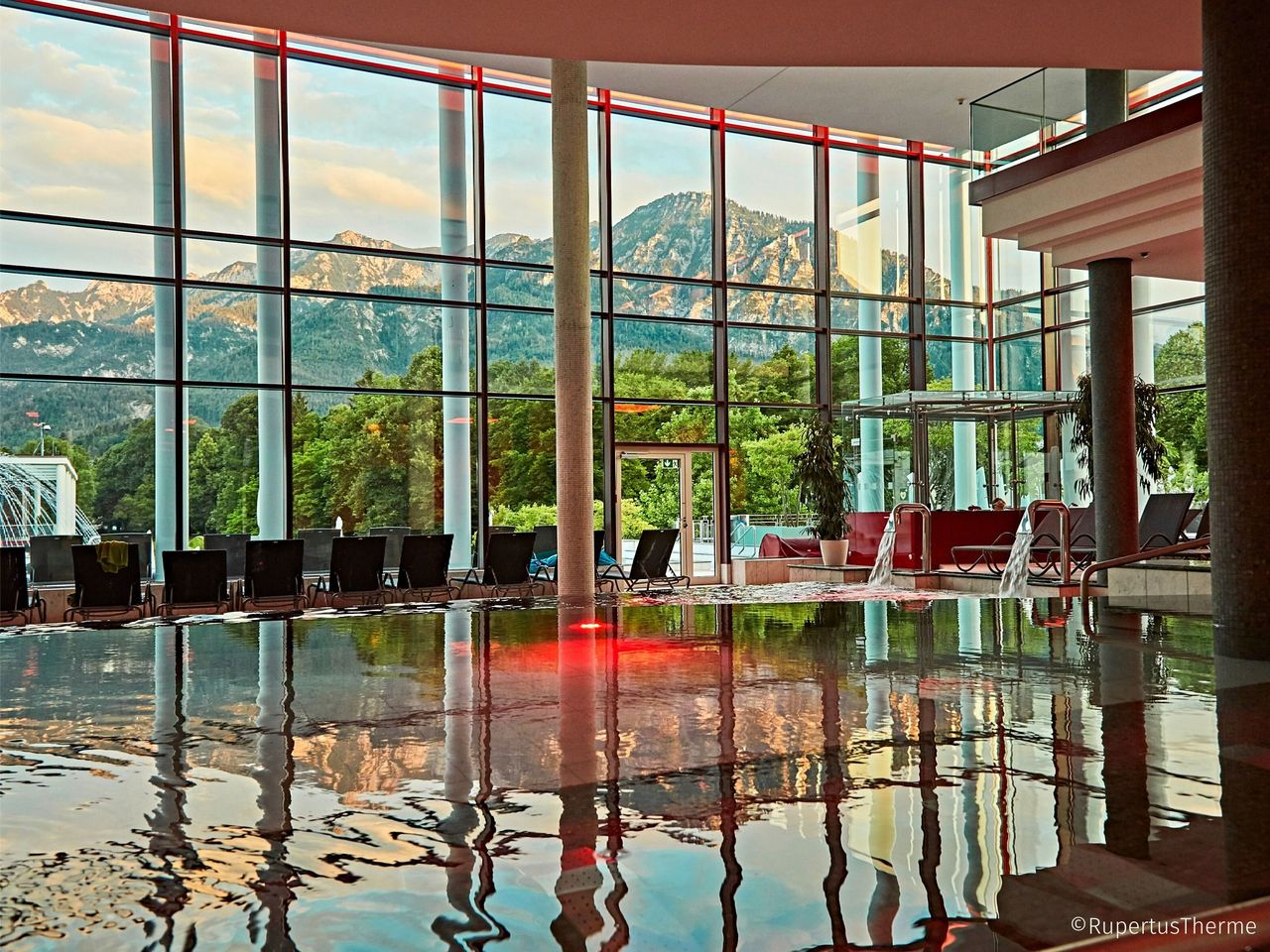 Rupertustherme mit Bergblick – Wellnessangebot zum Silvesterurlaub im Chiemgau