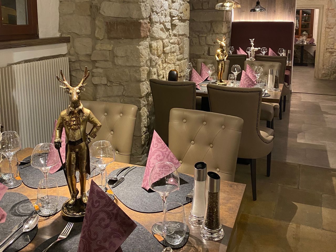 Festlich gedeckter Tisch zu Silvester im Hotel Jägerhof