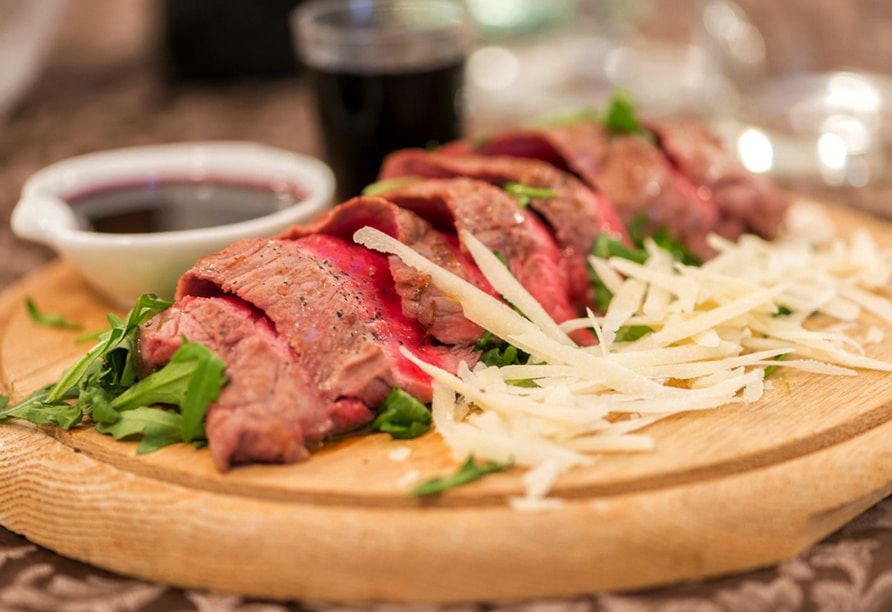 Köstliches Silvester-Dinner mit feinstem Rindfleisch und Parmesan
