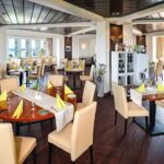 Stilvolles Restaurant im AHORN Seehotel Templin mit festlich gedeckten Tischen für das Silvesterdinner