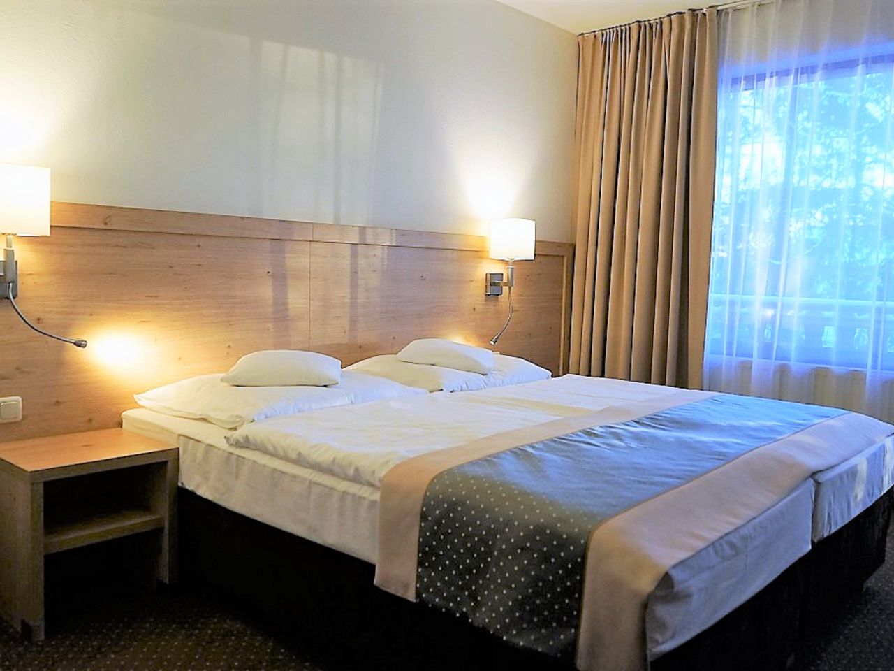 Geräumiges Doppelzimmer im Alten Forsthaus, ideal für einen entspannten Silvesterurlaub.