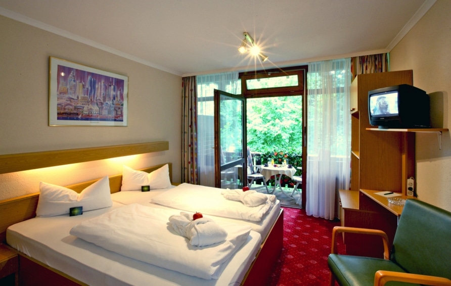 Doppelzimmer mit Balkonblick im AktiVital Hotel zu Silvester
