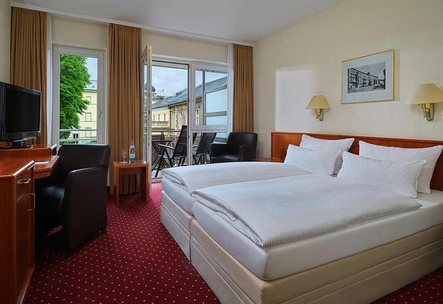 Stilvoll eingerichtetes Doppelzimmer mit Balkon im Grand Hotel Kaiserhof Victoria für Ihre Silvesterreise
