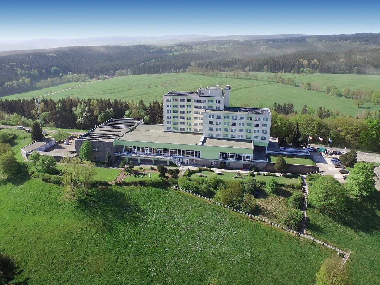 Außenansicht des Ferien Hotel Rennsteigblick im Thüringer Wald, ideal für eine unvergessliche Silvesterreise