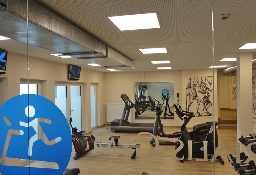 Moderner Fitnessraum im Ringhotel Loew's Merkur für einen aktiven Start ins neue Jahr