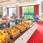 Frisches Frühstücksbuffet mit einer großen Auswahl an Backwaren im AHORN Seehotel Templin für den perfekten Start ins neue Jahr