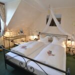 Gemütliches Doppelzimmer im AKZENT Hotel Franziskaner, ideal für Ihren Silvesterurlaub im fränkischen Weinland.
