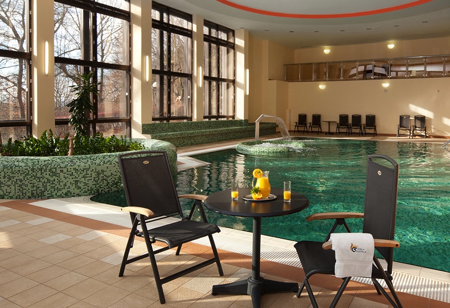 Hallenbad im Hotel Chateau Monty Spa Resort, ideal für eine erholsame Silvesterreise nach Marienbad