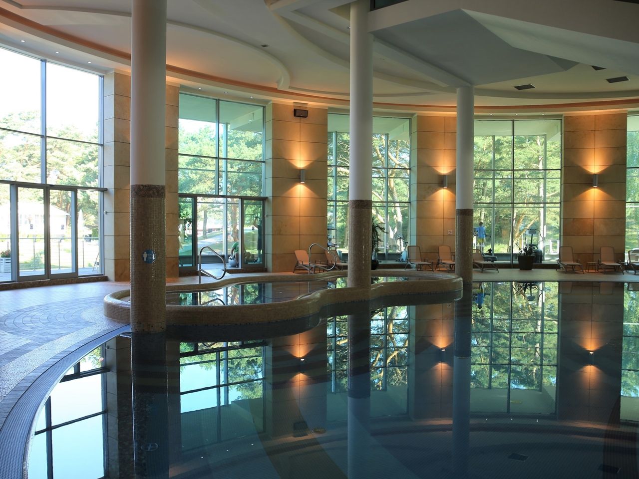 Tageslichtdurchfluteter Wellnessbereich im Havet Hotel Resort & Spa zu Silvester