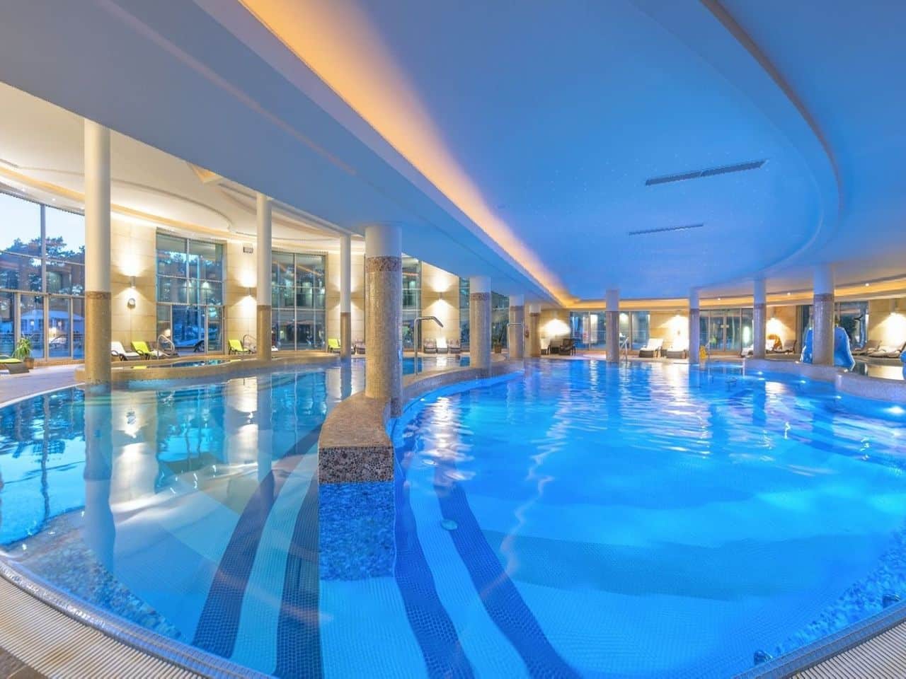 Wellnessbereich mit Pool im Havet Hotel Resort & Spa an Silvester