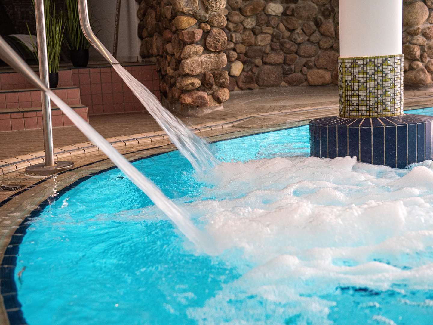 Pool mit Massagedüsen im Heide Hotel Reinstorf – Entspannung zu Silvester