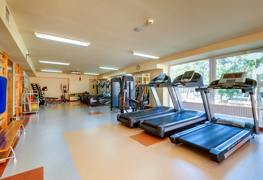 Moderner Fitnessraum im Hotel Akces Medical FIT&SPA für aktive Silvestertage